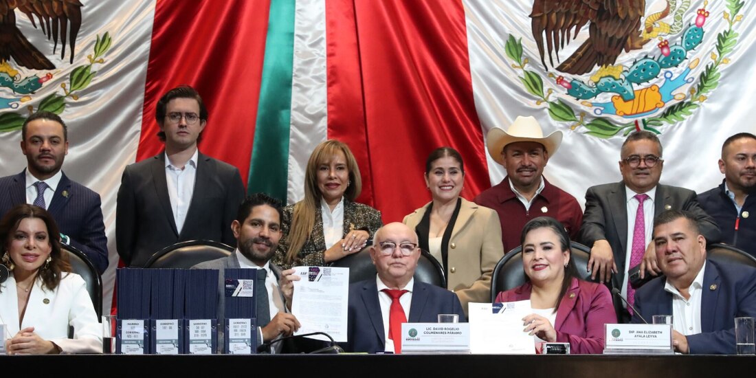 David Colmenares (c.), titular de la ASF, ayer, en la Cámara de Diputados.