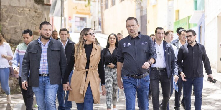 El gobernador de Querétaro, Mauricio Kuri, encabezó la entrega de los trabajos de modernización de calles.