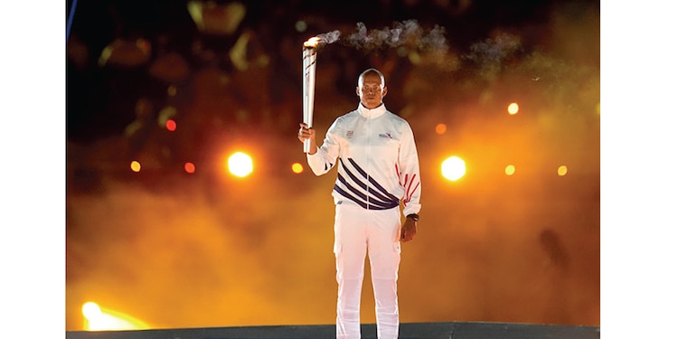 FÉLIX SÁNCHEZ, exatleta olímpico dominicano, llevó la antorcha Fulgor Caribe.