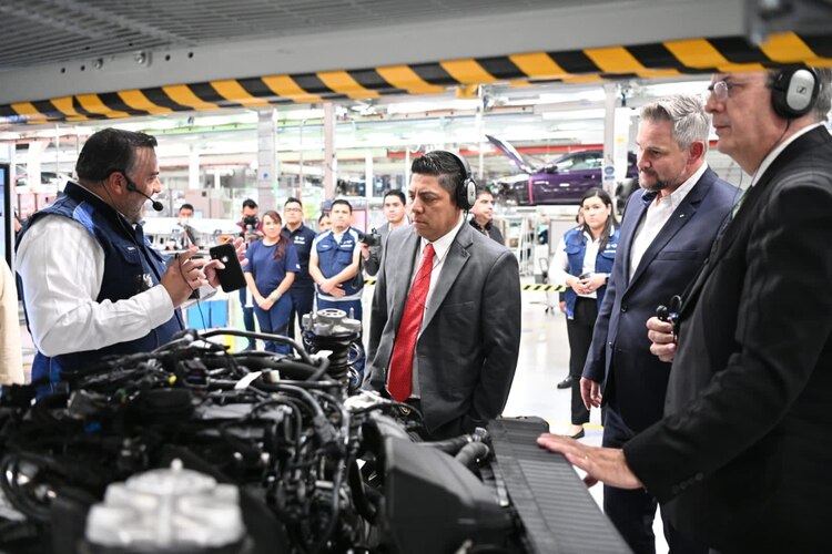 Ricardo Gallardo anuncia plan maestro para garantizar empleo en SLP.