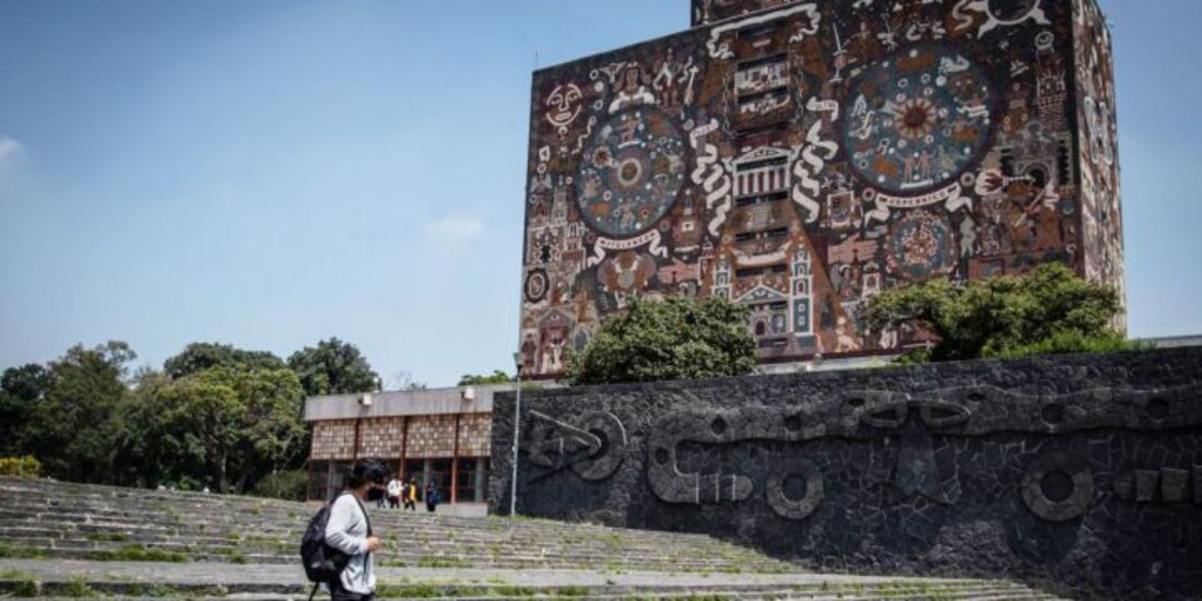 UNAM restituirá cargo a López Betancourt por orden judicial.