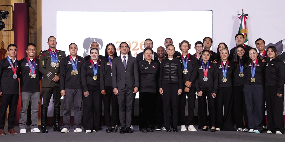 LA MANDATARIA, ayer, en Palacio con los medallistas de los Juegos Centroamericanos