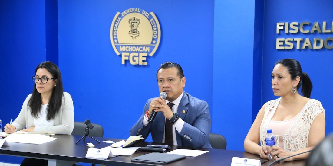 El Fiscal general de Justicia al centro de la imagen.