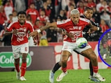 Una pelea campal entre seguidores de Independiente Santa Fe y América de Cali detuvo el juego de la Liga Dimayor de Colombia.