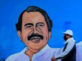 Mural que representa a Nicaragua al presidente Daniel Ortega, en Managua, Nicaragua.