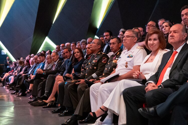 En la imagen, asistentes al Tercer Informe de Gobierno de Samuel García.