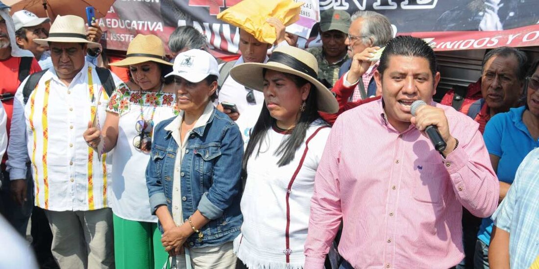 Sin acuerdos concluye encuentro AMLO-CNTE, después de tres horas.