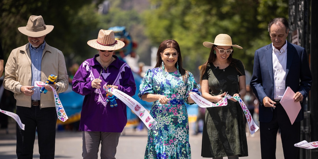 La Jefa de Gobierno, Clara Brugada, encabeza la inauguración del festival cultural y científico Aqüifera en la Puerta de los Leones.