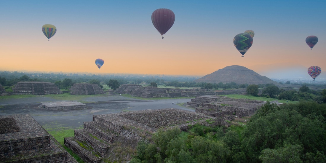 Globos aerostáticos sobrevuelan la zona arqueológica de Teotihuacán, Estado de México.