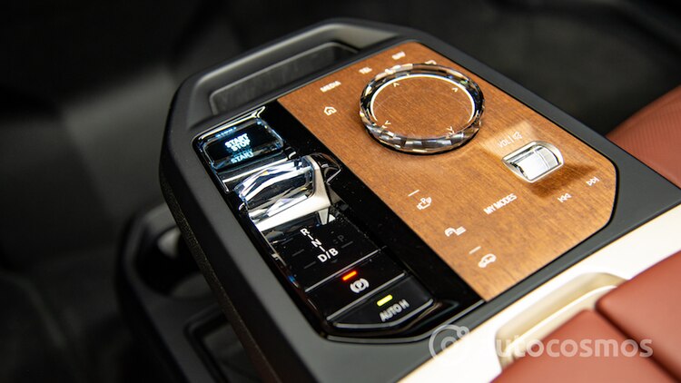 El clúster de instrumentos es de 12.3” y la central táctil, de 14.9”.