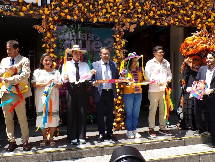 Michoacán presume su identidad cultural en oficinas de la Secretaría de Turismo