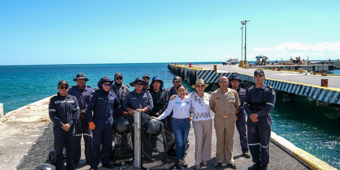 La Gobernadora con funcionarios públicos.