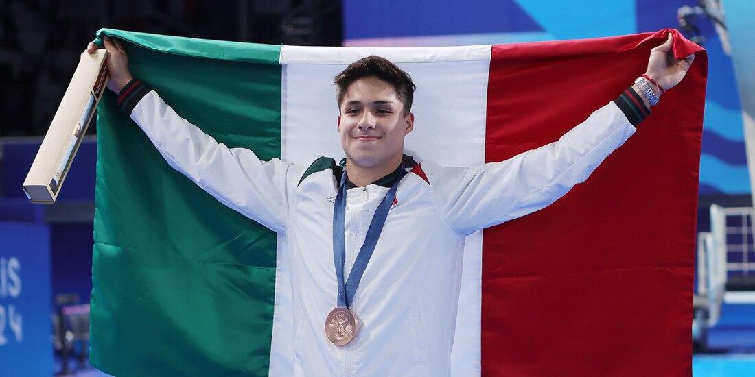 Osmar Olvera se convierte en el segundo clavadista mexicano en conquistar doble medalla en Juegos Olímpicos