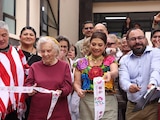 Al centro, la Jefa de Gobierno, Clara Brugada, y la escritora Elena Poniatowska.