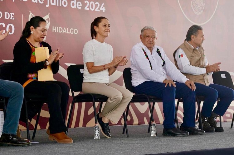 Se queda una mujer "excepcional", afirma AMLO.