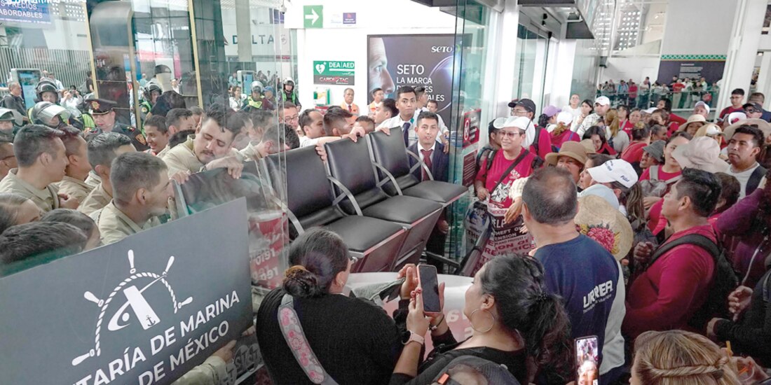 CNTE provoca siete horas de severo caos al bloquear el AICM