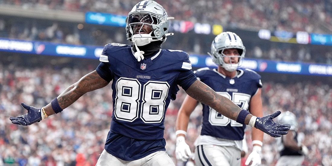 CeeDee Lamb, receptor de los Cowboys de Dallas, celebra su touchdown, ayer.