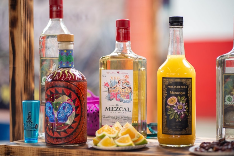 Oaxaca lidera el mercado global del mezcal ancestral en 2026