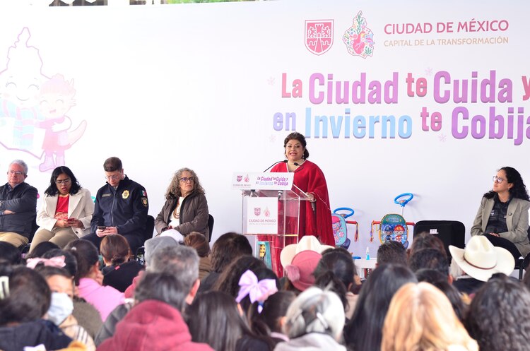 Clara Brugada encabezó el arranque del programa La Ciudad te Cobija y en invierno te Cobija en Tlalpan.