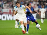 Harry Maguire y Weston McKennie durante el encuentro entre Inglaterra y Estados Unidos, en la segunda jornada del Grupo B de la Copa del Mundo Qatar 2022.