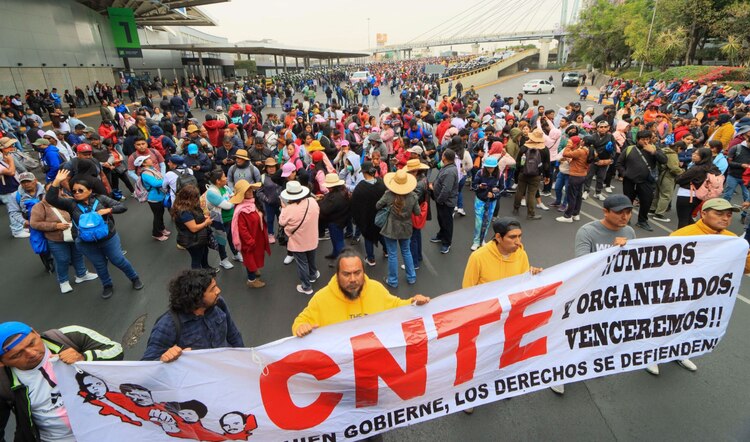 Maestros de la Coordinadora bloquearon, el pasado 20 de marzo, los accesos al AICM.