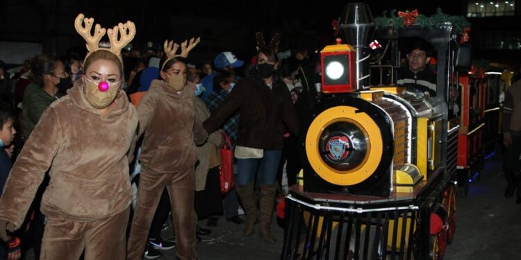 En la “Villa Iluminada en Cuajimalpa 2021” se encuentra el Expreso Polar Cuajimalpa.