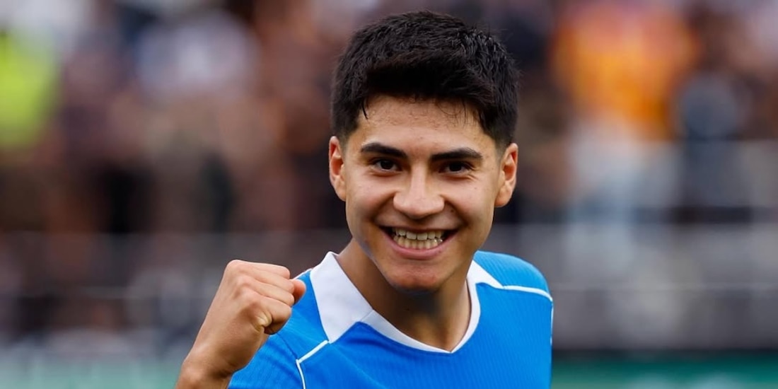 Obed Vargas en un duelo con el Atlético de Madrid