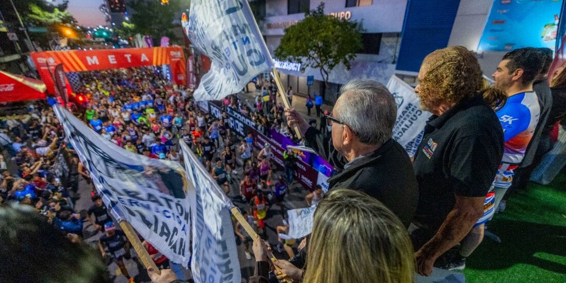 El gobernador Rubén Rocha Moya, ayer, en el Maratón Internacional de Culiacán.