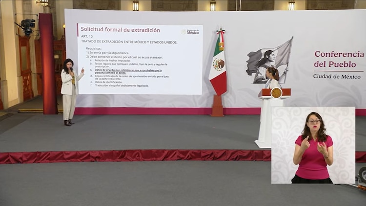 Conferencia en Palacio Nacional.