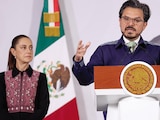 La jefa del Ejecutivo con Zoé Robledo, titular del IMSS, en conferencia de prensa, ayer.