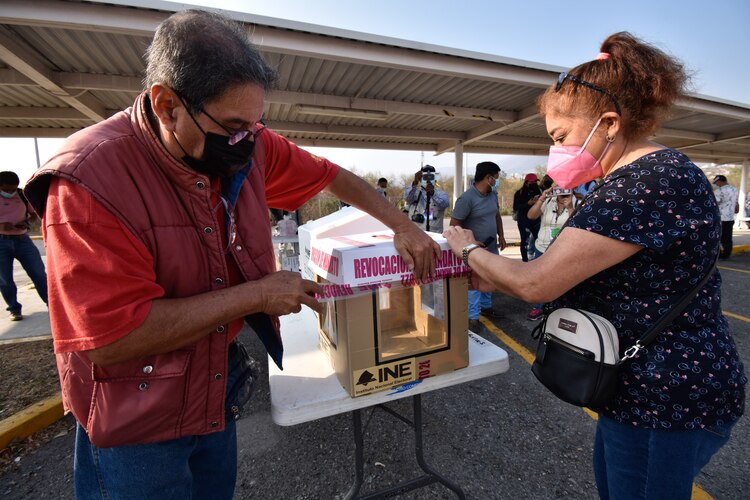 En Chilpancingo algunas casillas se instalaron tarde.