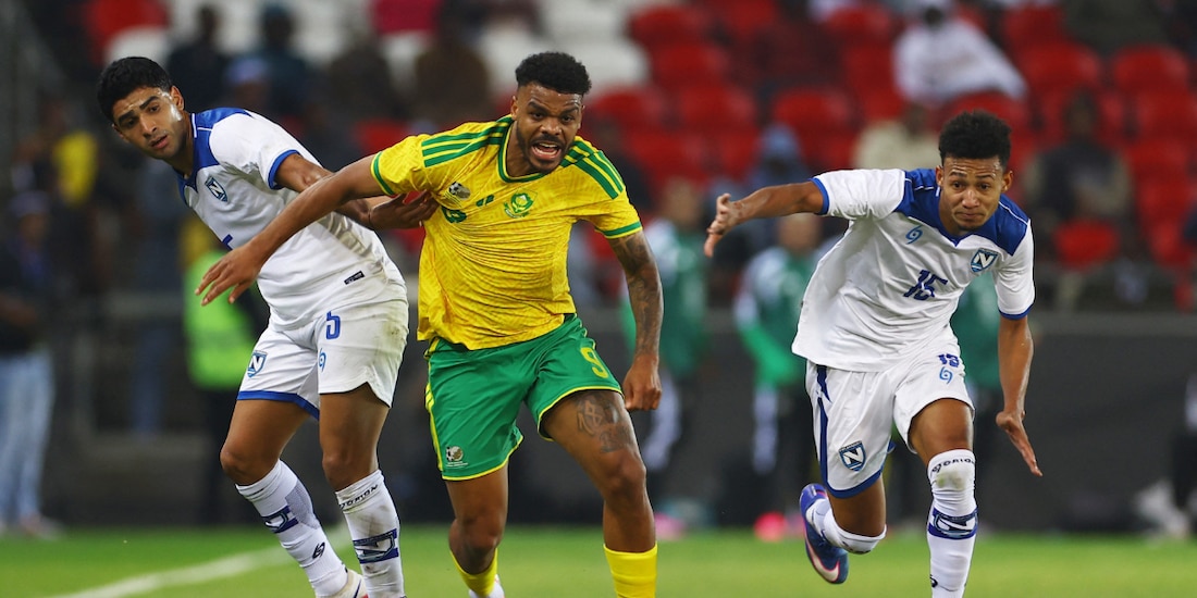 Lyle Foster (centro) es el futbolista a seguir de Sudáfrica en el Mundial 2026.