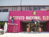 Fachada de la sede principal del INE, durante una remodelación, en junio de 2018.