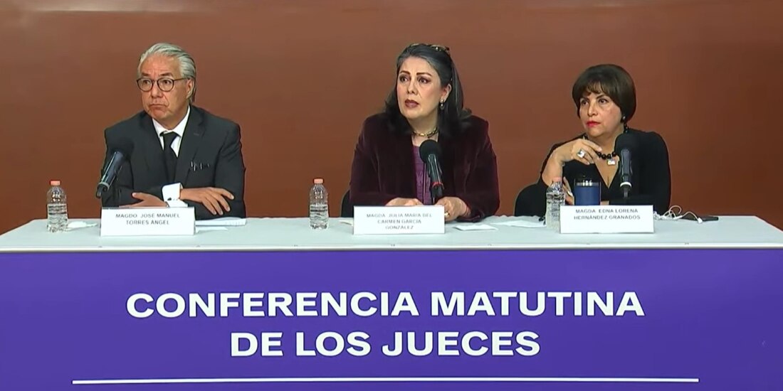 En la imagen, la conferencia matutina de los jueces, conocida como "contramañanera", de este lunes 4 de noviembre. Foto: Captura de Pantalla