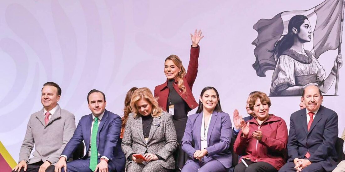 Evelyn Salgado acompaña a Claudia Sheinbaum en histórico Encuentro Nacional Municipalista.