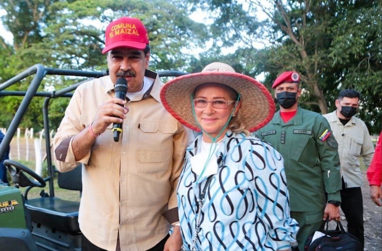 Nicolás Maduro y su esposa Cilia Flores