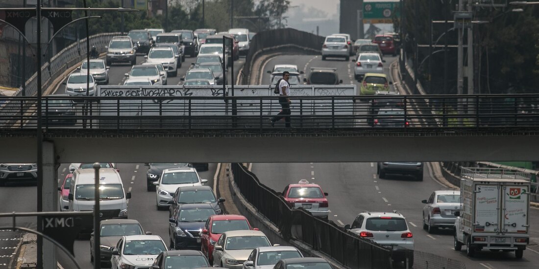 Hasta 13 kilómetros de fila de tráfico se registran en la México-Querétaro.