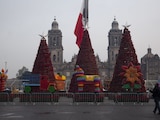 Decoraciones navideñas en el Zócalo capitalino.