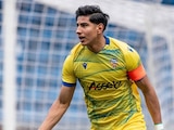 El delantero mexicano Armando León en un partido en Europa