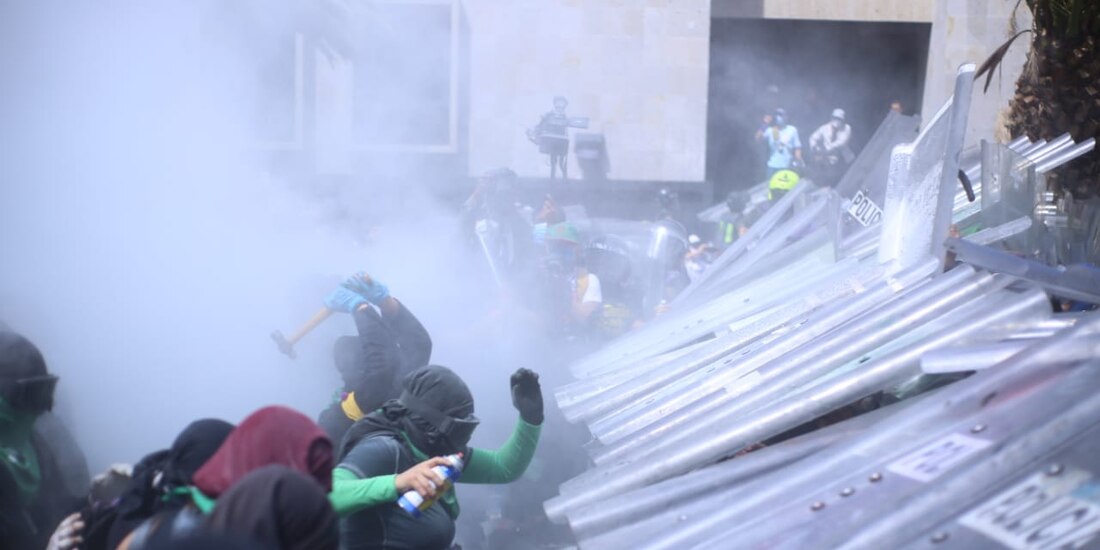 Enfrentamiento entre policías y manifestantes.