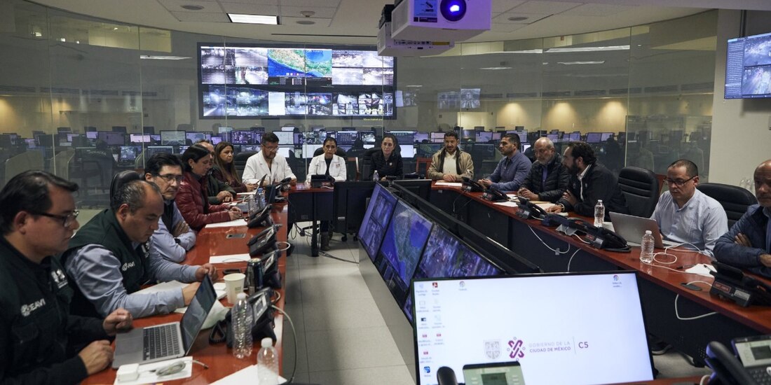 En su cuenta de Twitter, Claudia Sheinbaum indicó que "de último momento llegaron 3 personas para valoración médica al hospital Magdalena de las Salinas".