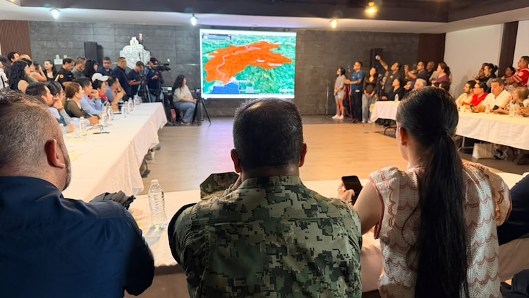 Autoridades navales y de Protección Civil coordinan acciones preventivas ante el avance del huracán "Simón".