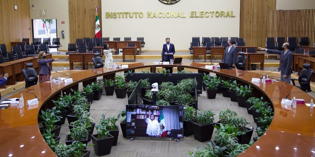 Córdova destacó que la llegada de nuevos consejeros enriquece la deliberación y la toma de decisiones con nuevos enfoques y experiencias profesionales