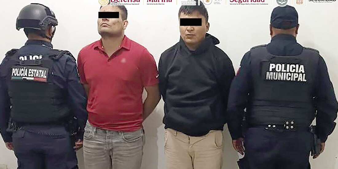 Los dos presuntos criminales detenidos por autoridades en el Edomex, ayer.