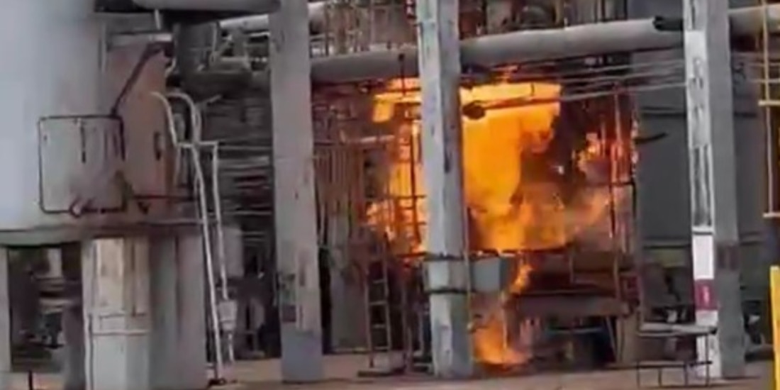 Pemex reporta incendio en complejo petroquímico de Cosoleacaque, Veracruz.