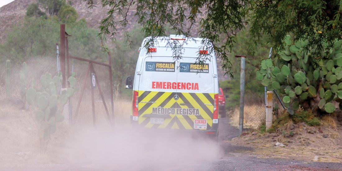 UNA AMBULANCIA que respondió a la emergencia en Teotihuacán, el lunes.