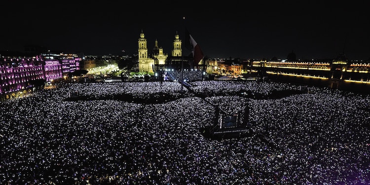 Shakira rompe récord en el Zócalo y “aúlla” ante 400 mil fans