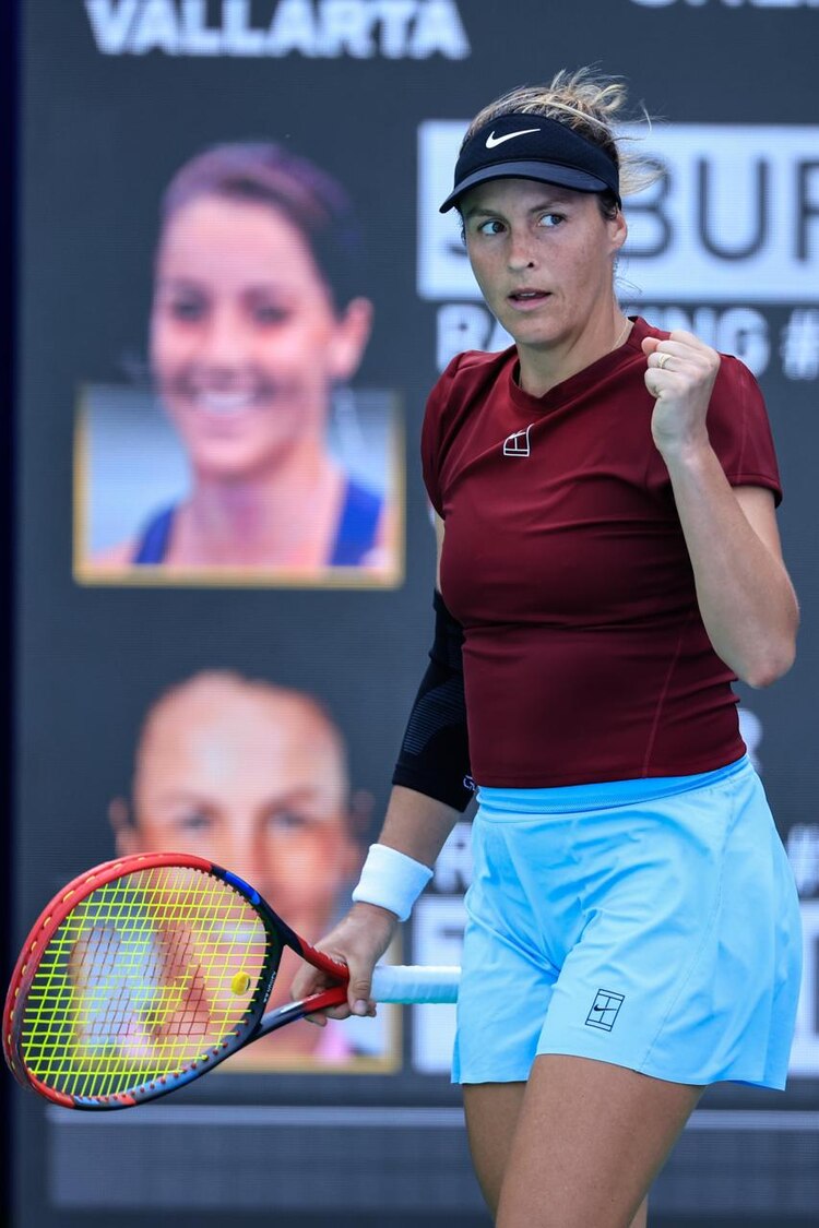 Tatjana Maria celebrando un punto ante Jodie Burrage.
