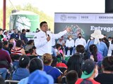 El Gobernador Ricardo Gallardo Cardona entregó mil 898 paquetes escolares y de los más 500 pares de zapatos.