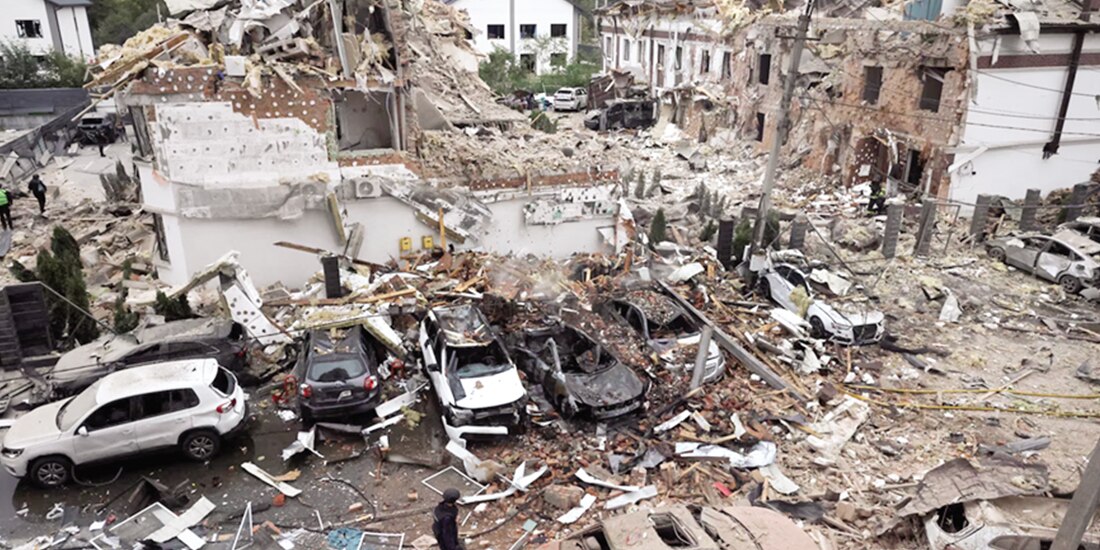 Edificios residenciales destruidos por drones y misiles rusos en Kiev, ayer.